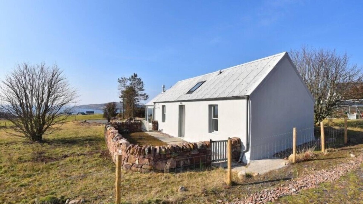 The Hebrides Cottage | TAIGH GLAS, romantic, luxury holiday cottage in Gairloch
