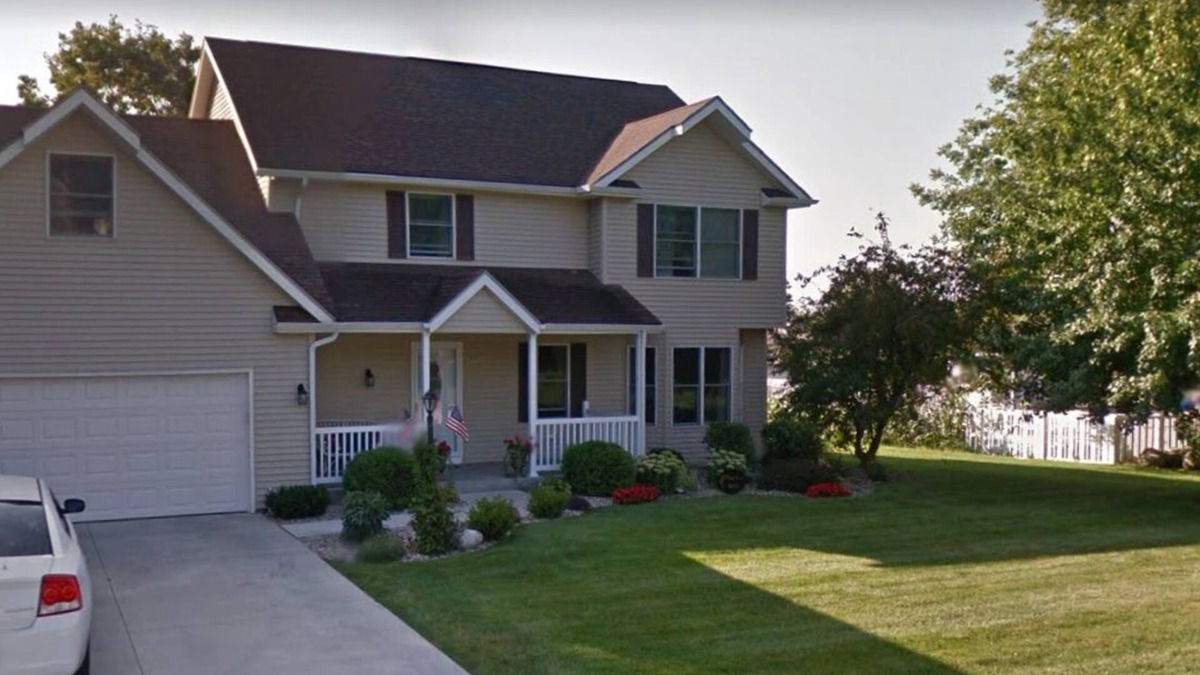 Granger House | Tailgate & Relax – Notre Dame Weekend Ready. Less than five miles to Notre Dame.