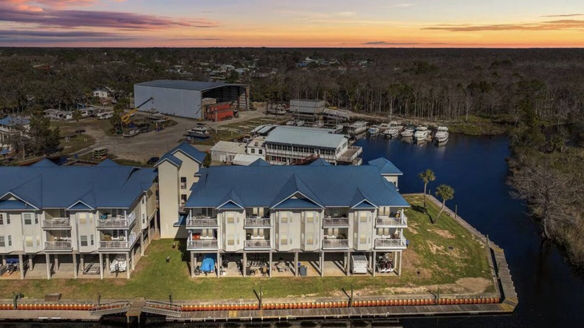 Suwannee Condo | Tailin’ Reds Suwannee Gulf Condo. Private Boat Slip. Building 1 Unit 102