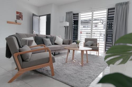 Larut House | Taiping Homestay 5R3B, 9mins - Zoo & Lake Garden Taiping