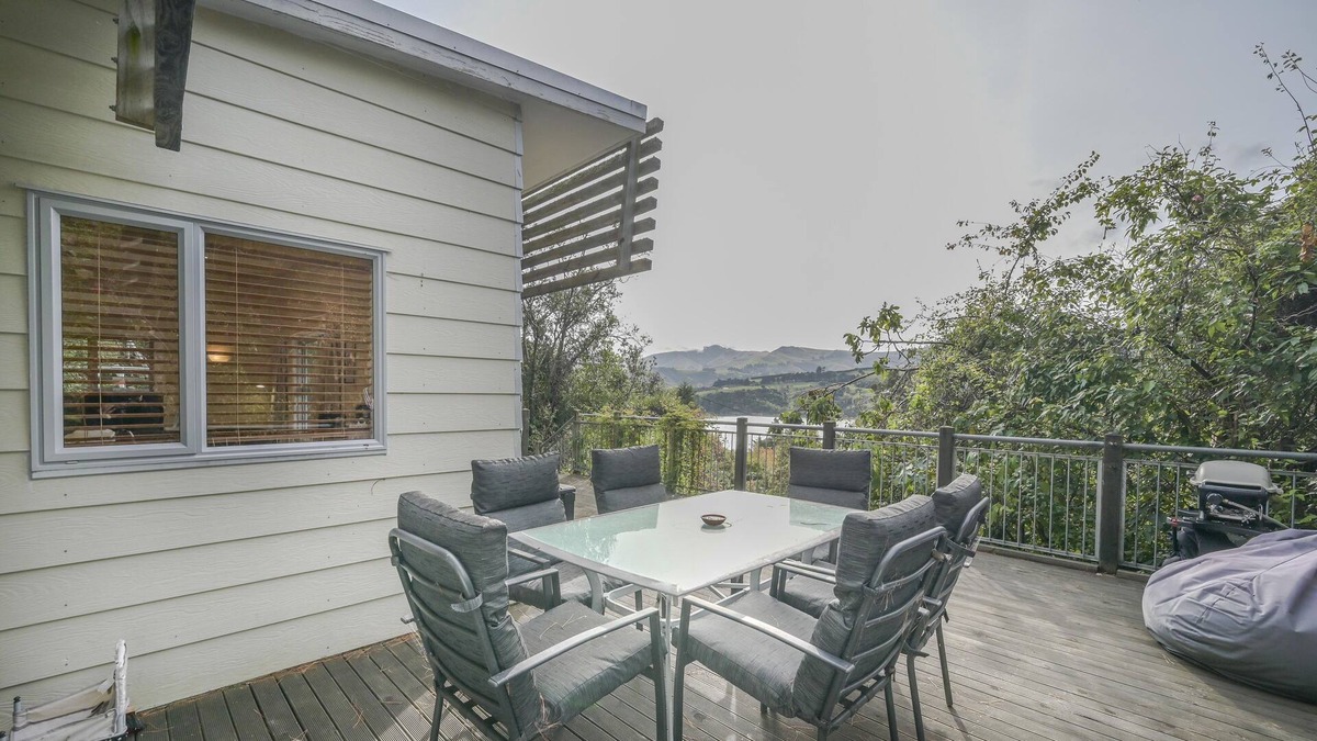 Akaroa House | Takamatua Treehouse - Takamatua Bay Holiday Home