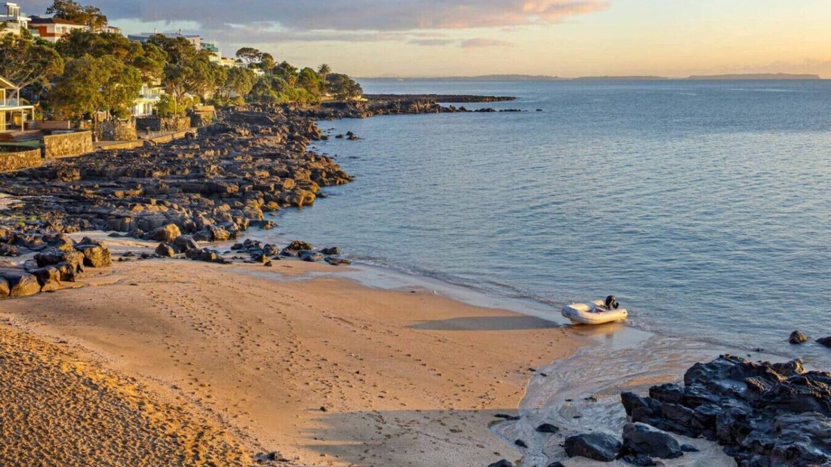 Takapuna Apartment | Takapuna Beachfront w/Stunning Views