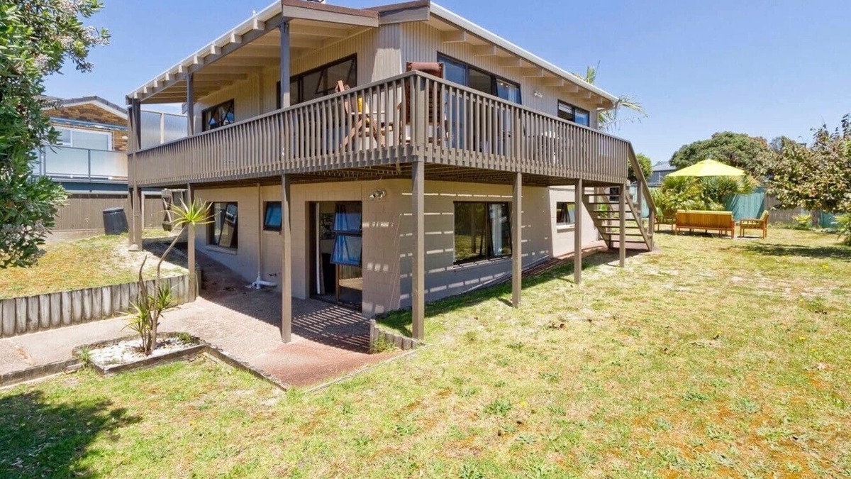 Omaha Cottage | Takatu View - Omaha Holiday Home