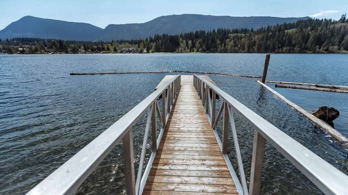 Lake Cowichan House | Take a Break at our Lakeshore Getaway