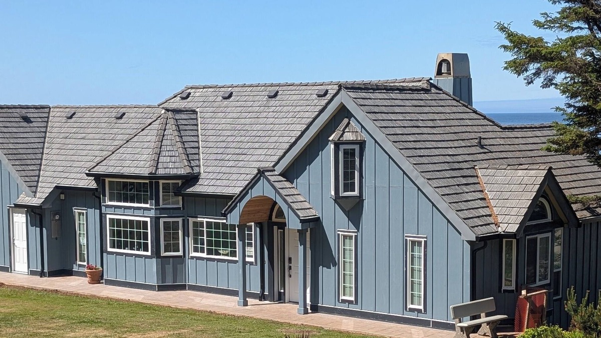 Oceanside House | Take A Peek.at This Lovely Beach Front Home