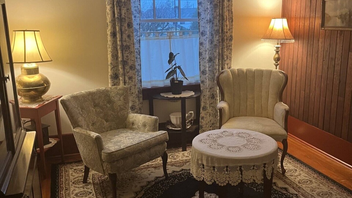 Chilliwack Proper Village West Bed & Breakfast | Take a step back in time at this beautiful heritage home.