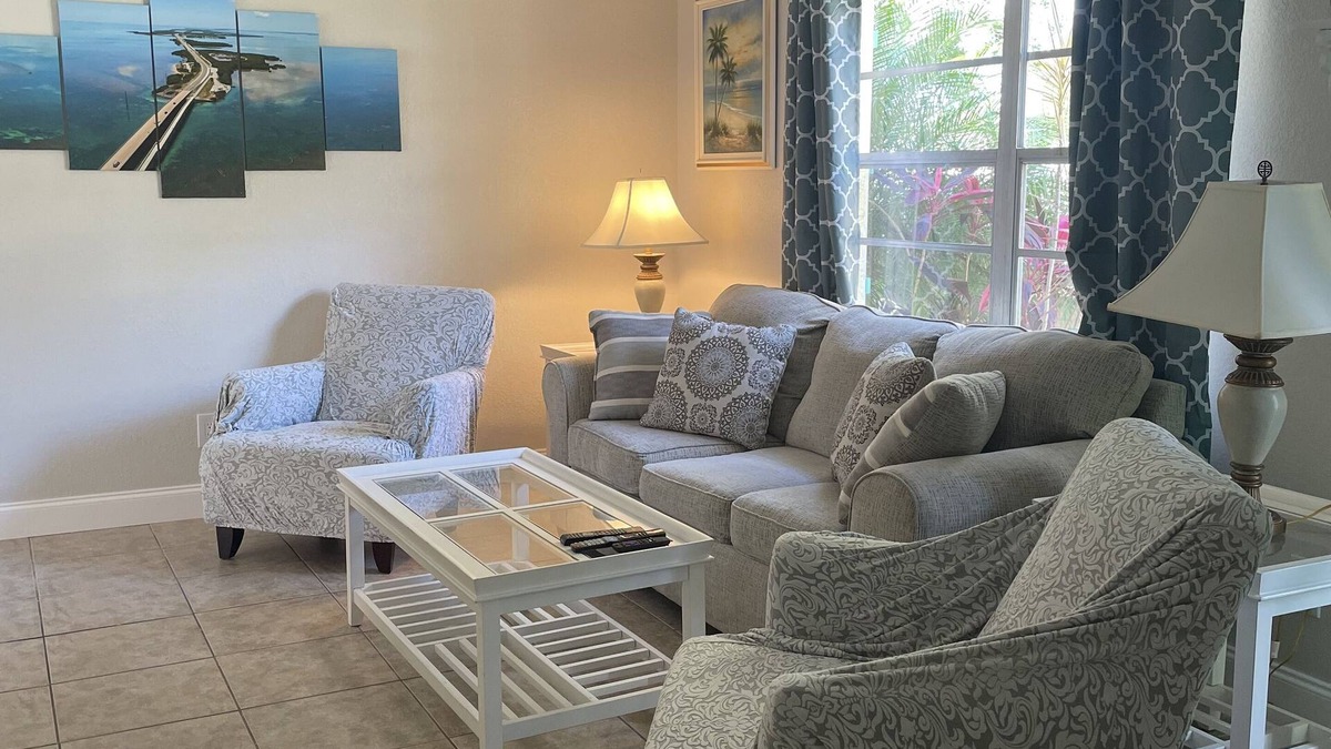 New Port Richey House | ❤️Take a stroll along the RIVERWALK PETS WELCOME🐩🐈 FISHING 🐠🐟ACROSS THE STREET