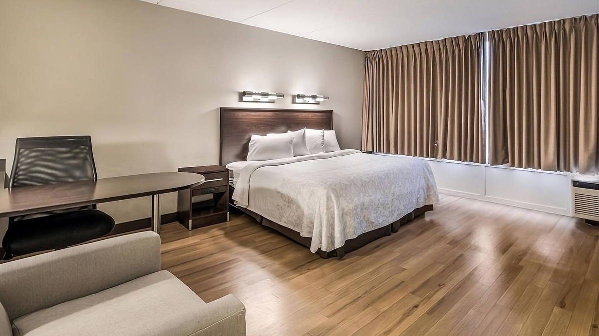 Woburn Hotel | Take An Amazing Vacation! 2 Great Units, FREE Parking, Near Medford Square!
