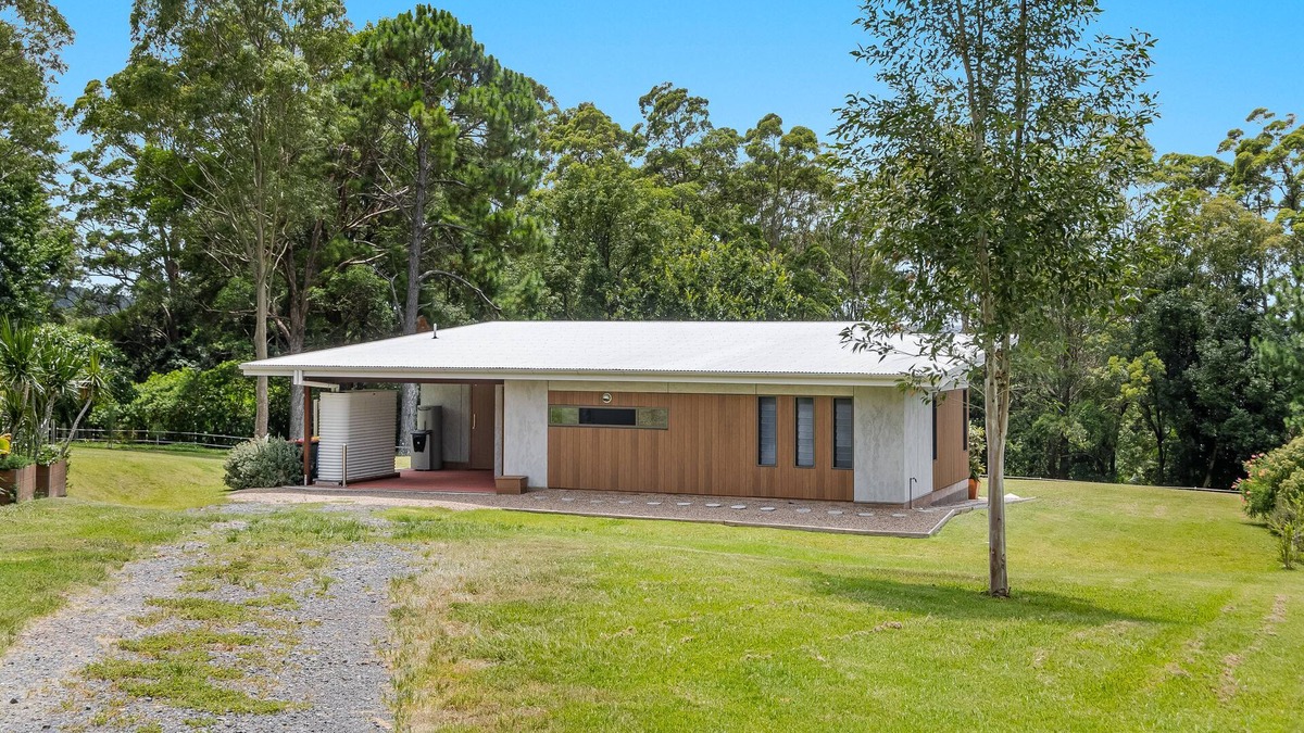 Tintenbar Cottage | Take it easy at this unique and tranquil getaway.