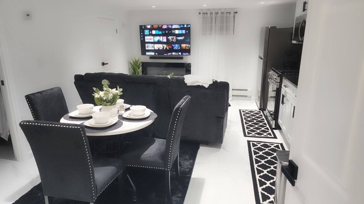 Baldwin Harbor Apartment | Take it easy at this unique and tranquil getaway. Free Wifi, Free street Parking