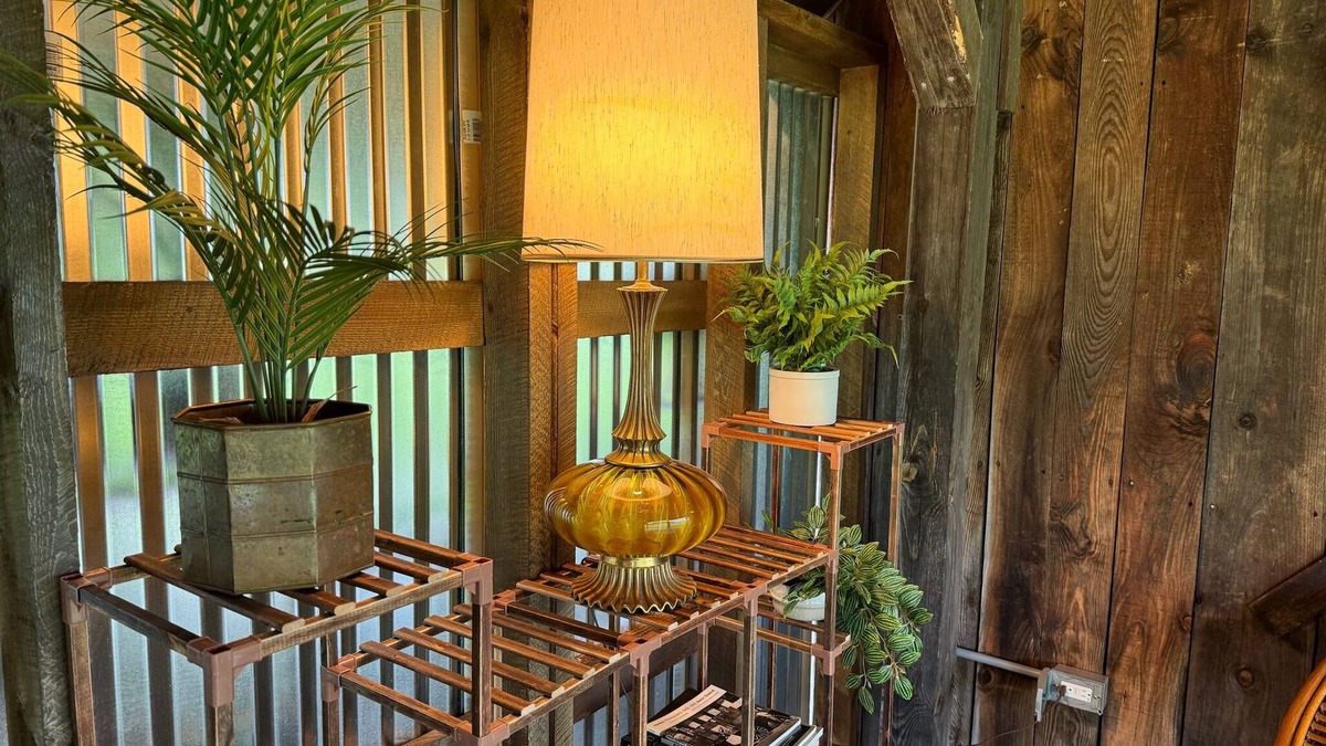 Hector Cabin | Take it easy at this unique and tranquil getaway