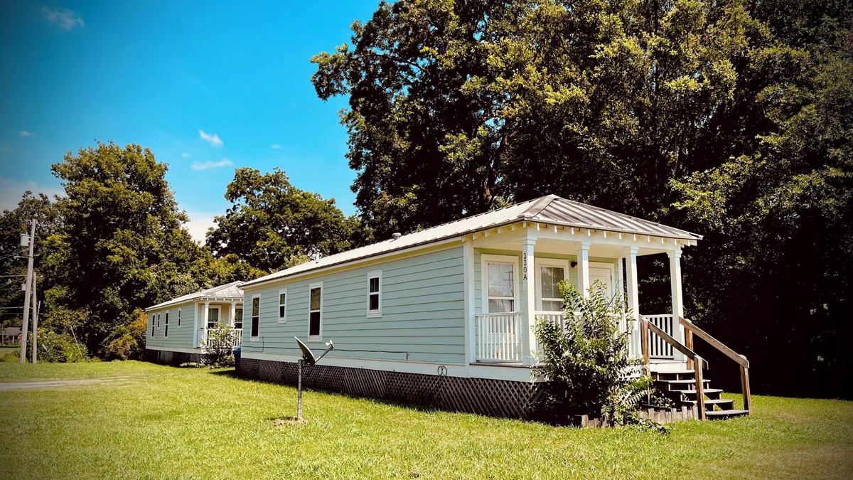 Lyon House | Take it easy in the heart of the Delta! Come visit us in the Home of the Blues!