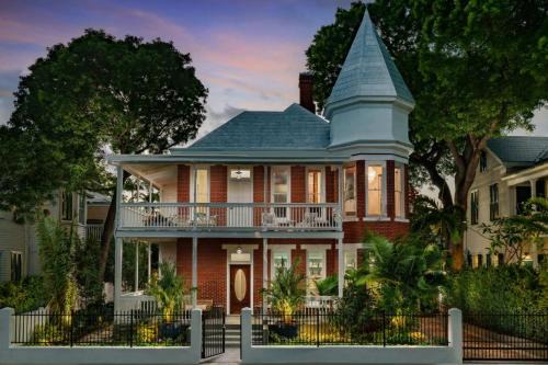 Historic Seaport House | Takeover at the Grand Maloney