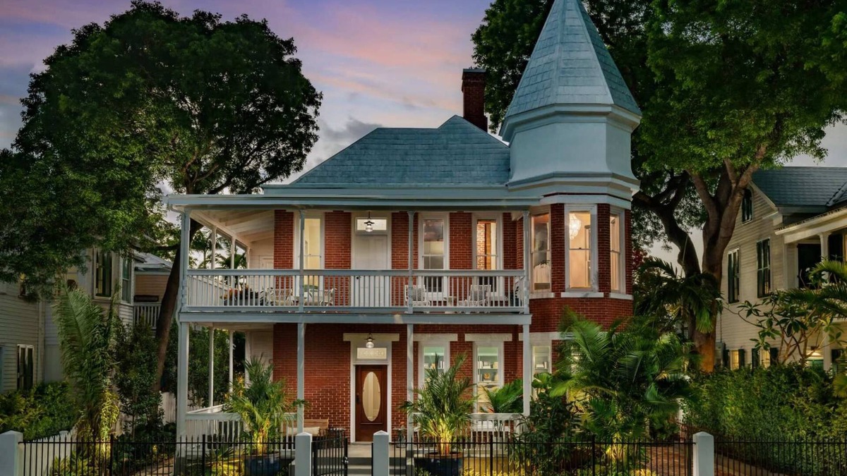 Historic Seaport House | Takeover at the Grand Maloney