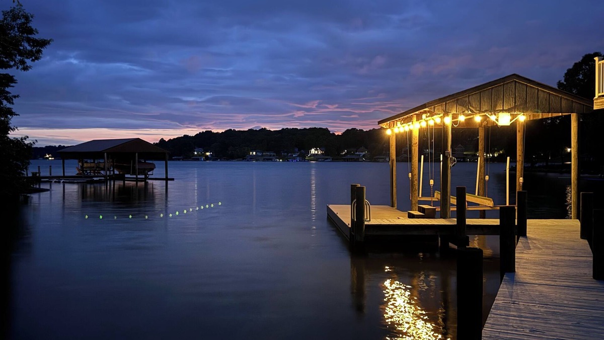 Smith Mountain Lake House | Takin' It Easy - SML Lakefront Kayaks King Beds - WIFI Recently Updated