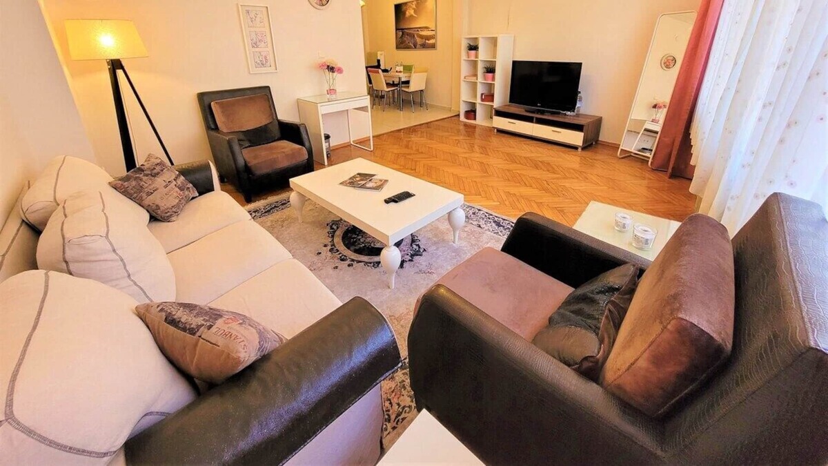 Cihangir Apartment | Taksim Bright 2BR Apt: Balcony, Cozy Interiors