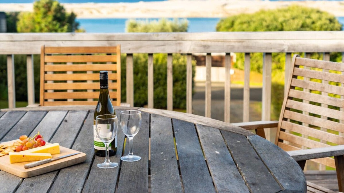 Mangawhai Heads Cottage | Talinga Ocean Views - Mangawhai Holiday Home
