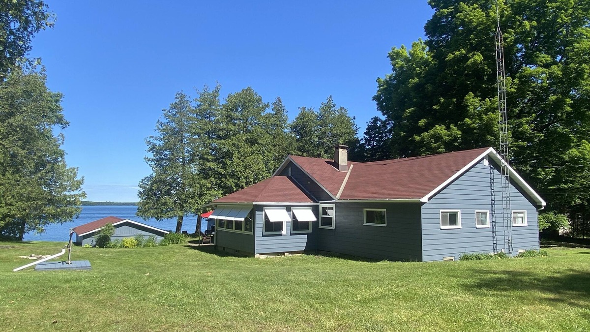 Rideau Lakes Cottage | Tall Cedars on Big Rideau Lake