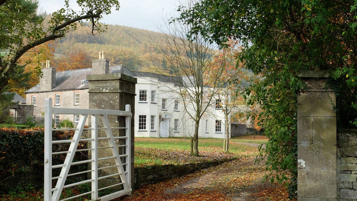 Llanfihangel Tal-y-llyn House | Tall John's House: Large Georgian Manor House In Extensive Grounds near Brecon