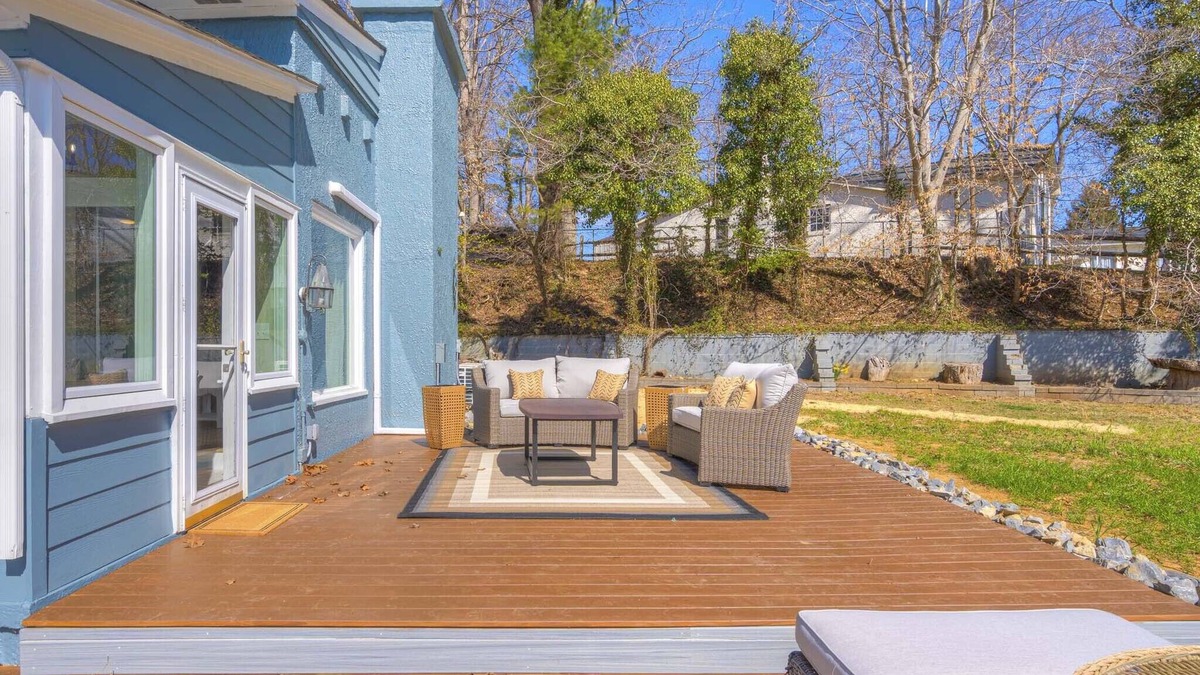 Ingles House | Tall Oak: a beautiful lakefront retreat on Claytor Lake in Virginia's New River Valley