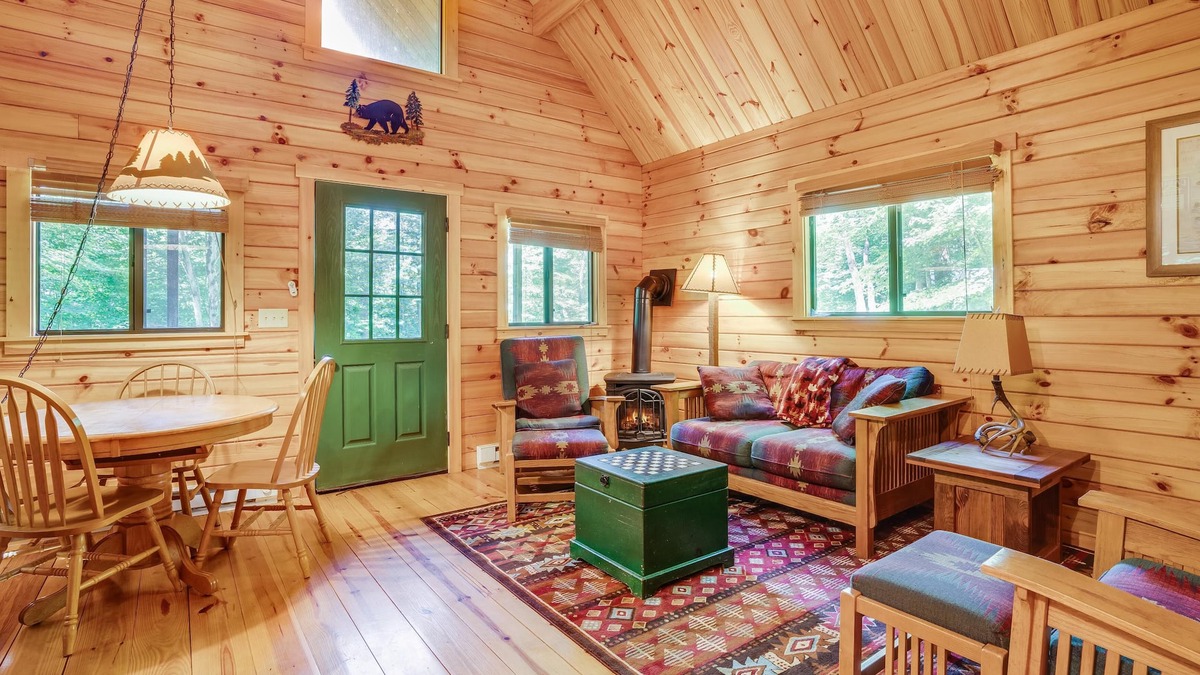 Pocono Lake Cabin | Tall Pines Log Cabin Retreat Disconnect, Relax, and Reconnect with Nature!