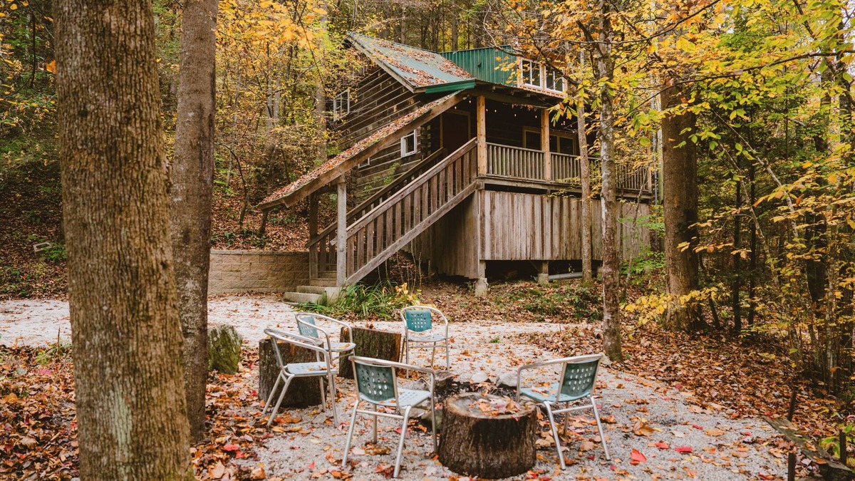 Stanton Cabin | Tall Timbers Rustic Log Cabin: Full Size Cabin w/Washer & Dryer
