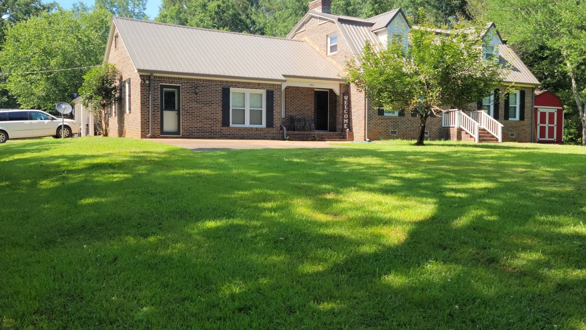 Munford House | Talladega SuperSpeedway Gst Rm