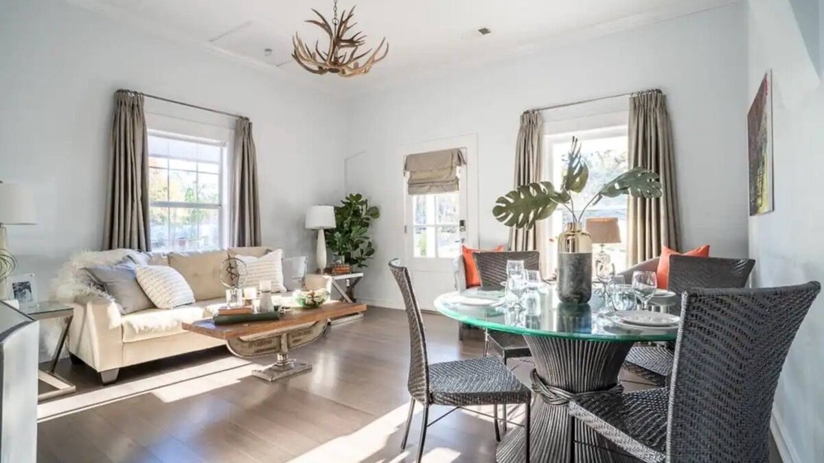New Albany House | Tallahatchie Townhouse | Downtown ON the Tanglefoot