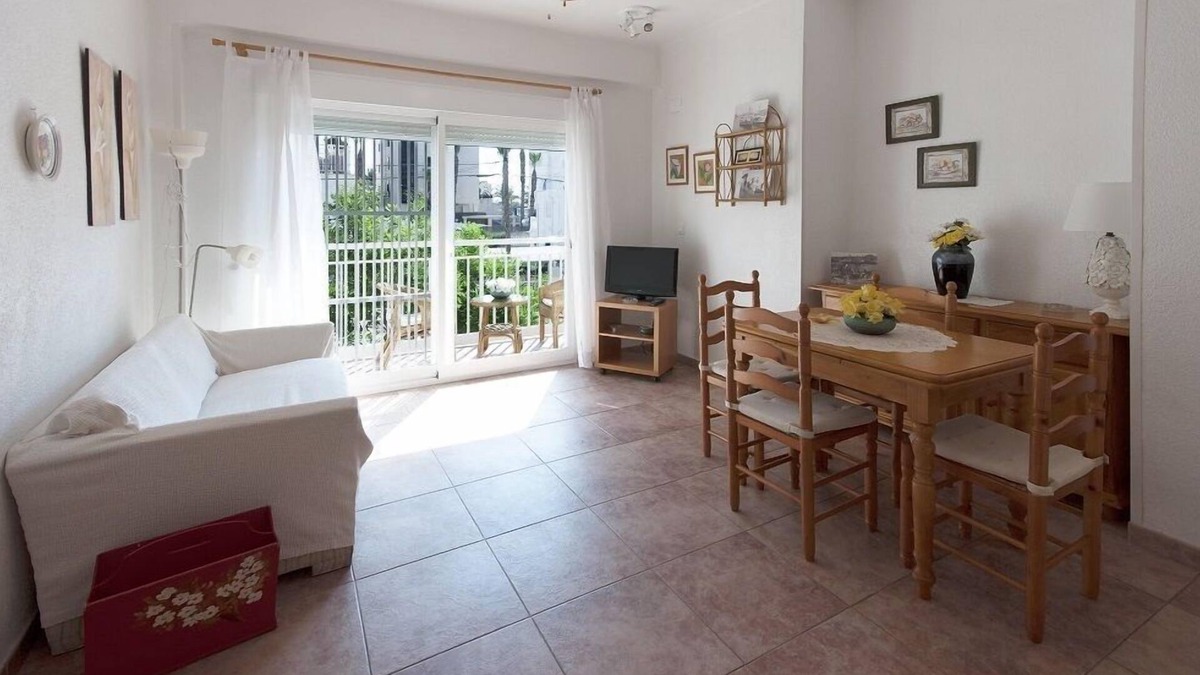 Grao de Gandia House | TALLAROL - Sunny apartment with furnished balcony on the second line to the beach.