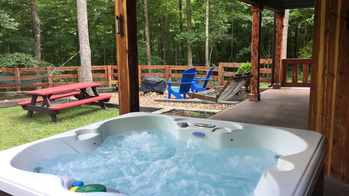 Hilham Cabin | Talley's Cabins and Breakfast By Dale Hollow Lake. Right Where You Want To Be!