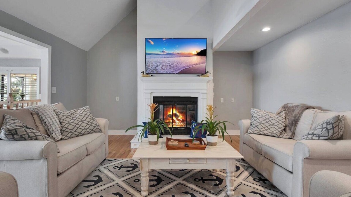 Quincy House | Talquin Time: Lakefront - Dock - Pool Table