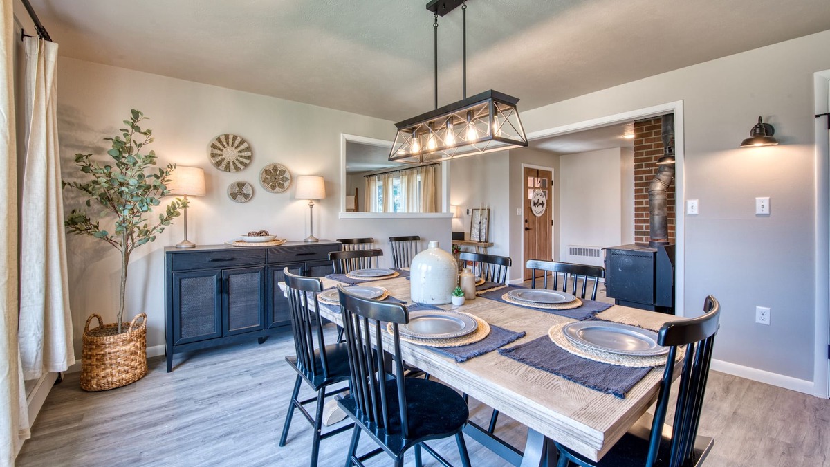 Hamilton Other | Tamarack Ranch - Mountain Getaway Home surrounded by acreage and views!