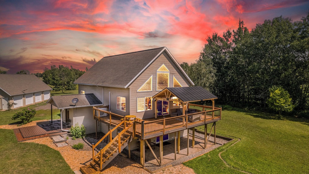 Lakeview Cabin | Tamarack Tranquility: Lake Retreat w/ Fireplace!