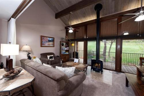 Coffeyville Apartment | Tamarron Gambel Oak - 790
