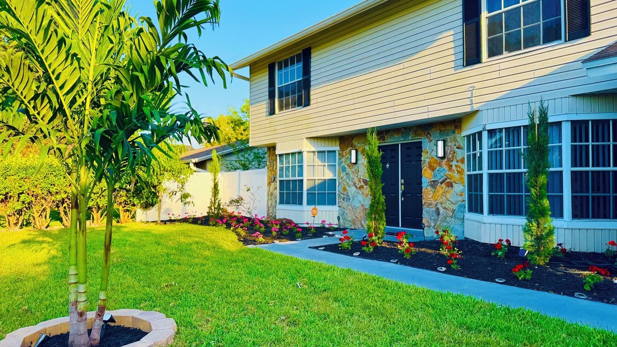 Greater Northdale House | Tampa Luxury 5BR Estate with Pool + Golf Views