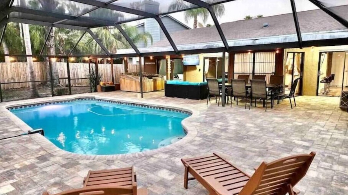 Greater Northdale House | Tampa Vacation Home - 3BR 10 PPL - Pool