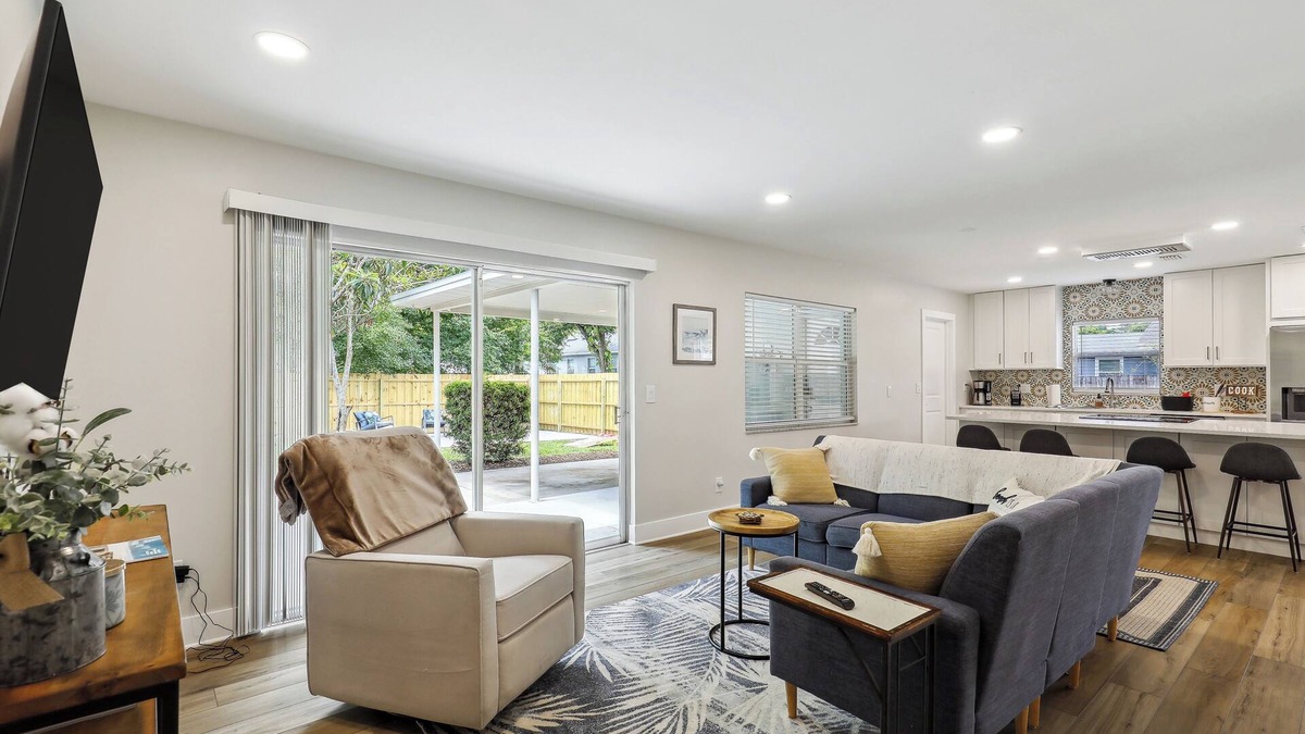 Riverside Heights Cottage | Tampa Vacation Rental ~ 3 Mi to Downtown!