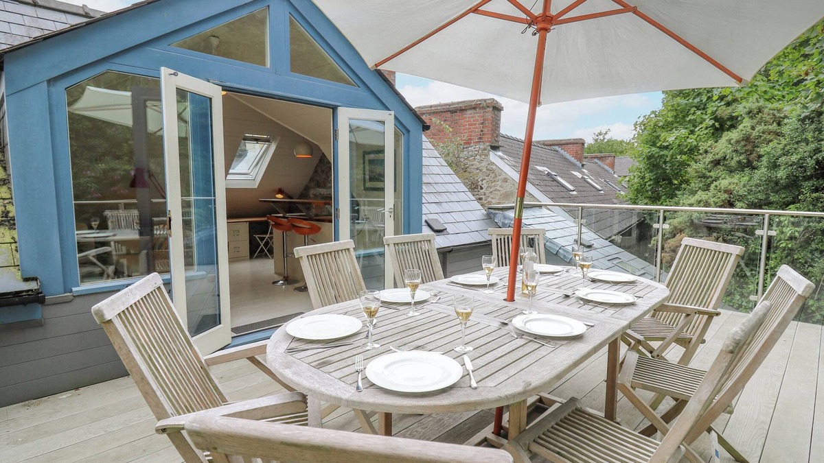 Solva House | TAN Y CRAIG, pet friendly, character holiday cottage in Solva