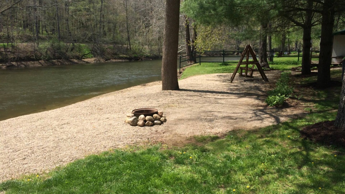 Loudonville House | Tana's Riverfront Getaway - Riverfront Home