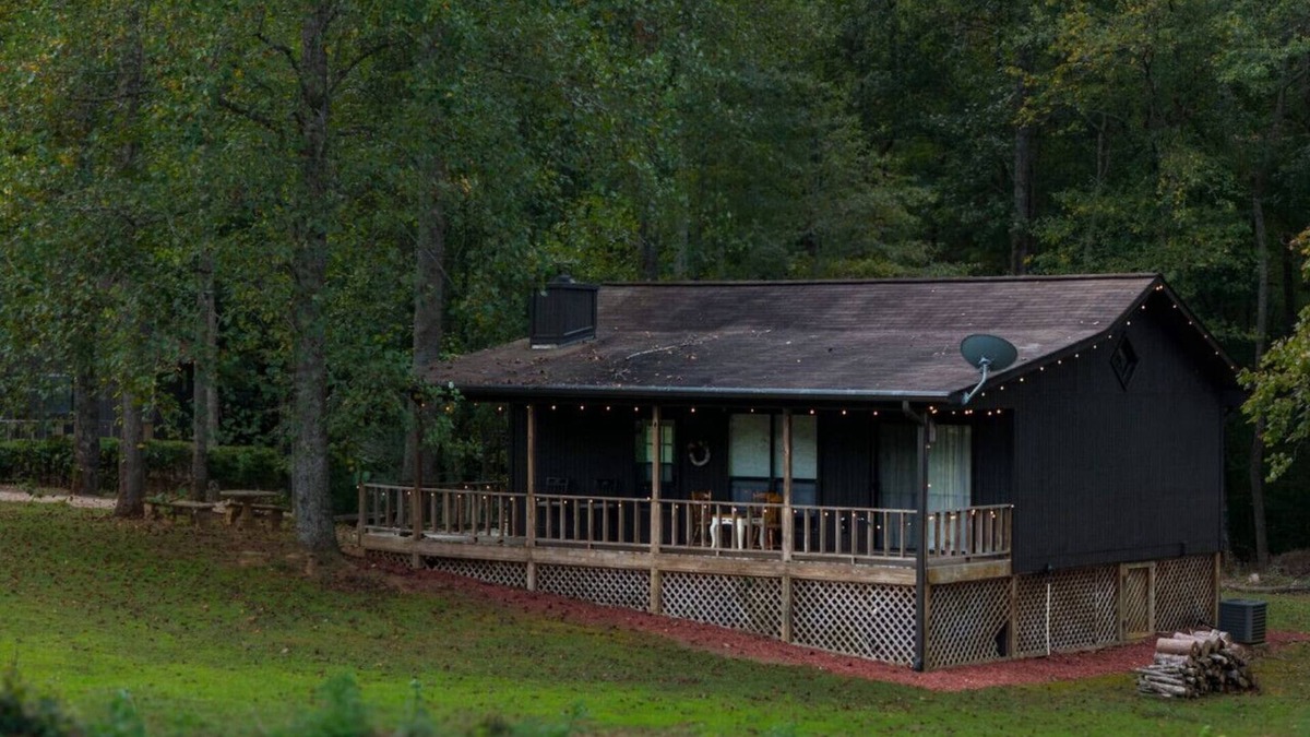 Blairsville Cabin | "Tanager": Romantic Cabin, Porch, Mountain View