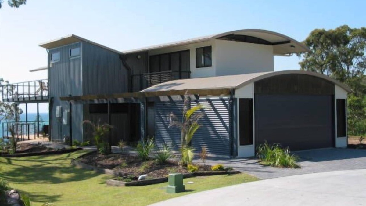 Brisbane Waterfront House | Tangalooma House Moreton Island - Airconditioned and WIFI