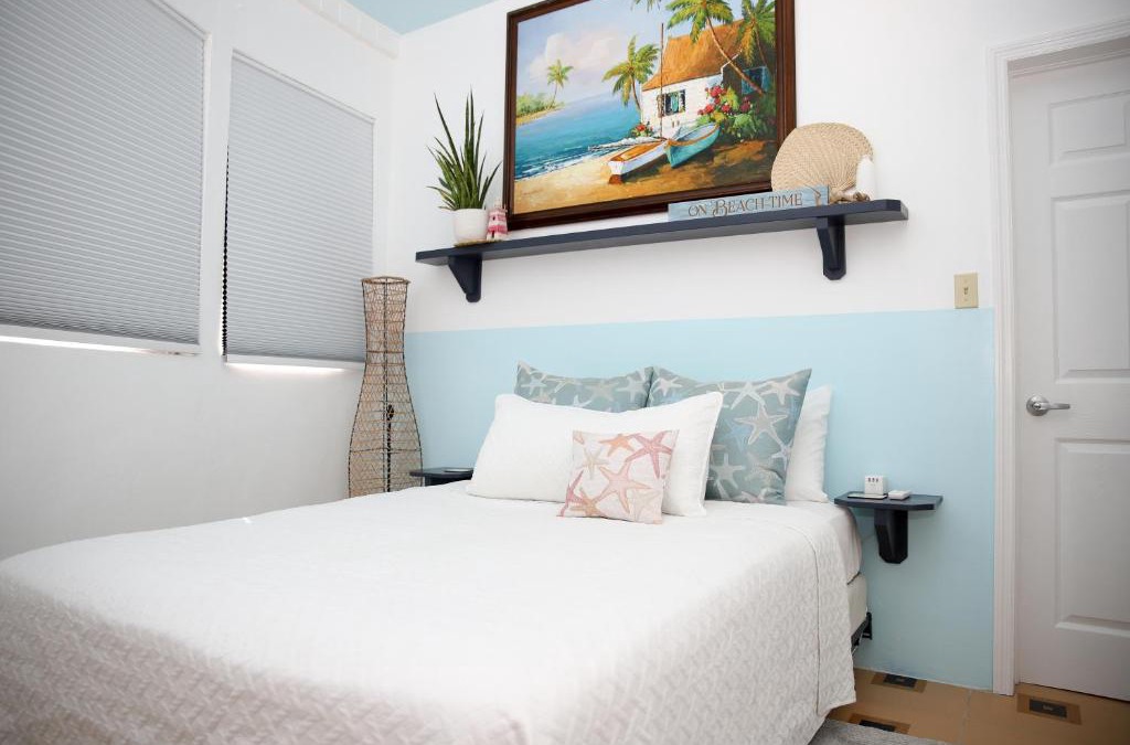 Nassau Apartment | Tangerine Sunsets Castaway by the sea