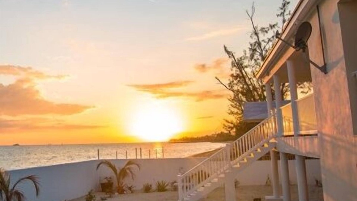 Adelaide House | Tangerine Sunsets Pomelo South