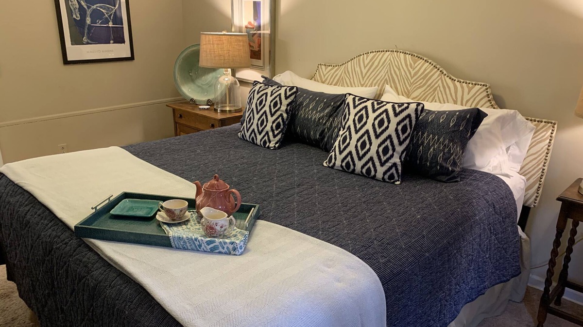 Southern Pines Apartment | Tanglewood Farm B&B-Horse & Hound Dog Friendly1 BR/2BA Private Apt on Horse Farm