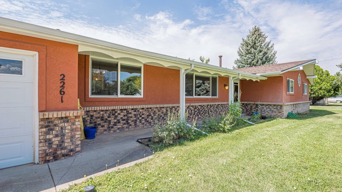 Redlands House | Tanglewood: Spacious Yard & Pet-Friendly Retreat!