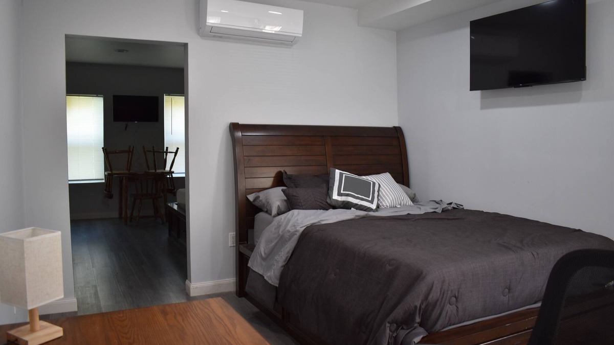 Tannersville Hotel | Tannersville Village on SawMill Creek Room #2- 2 Queen