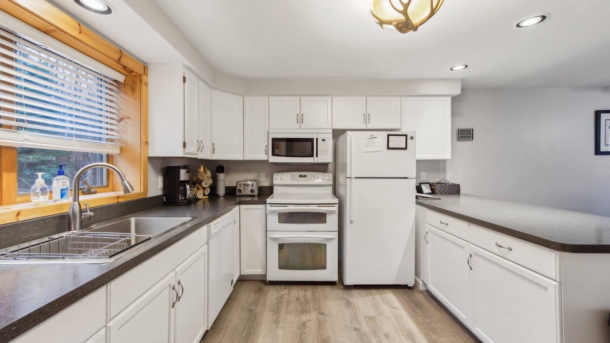 North Creek House | Tannery 64h - Family Retreat With Modern Comforts 3 Bedroom Townhouse by The Summit at Gore Mountain