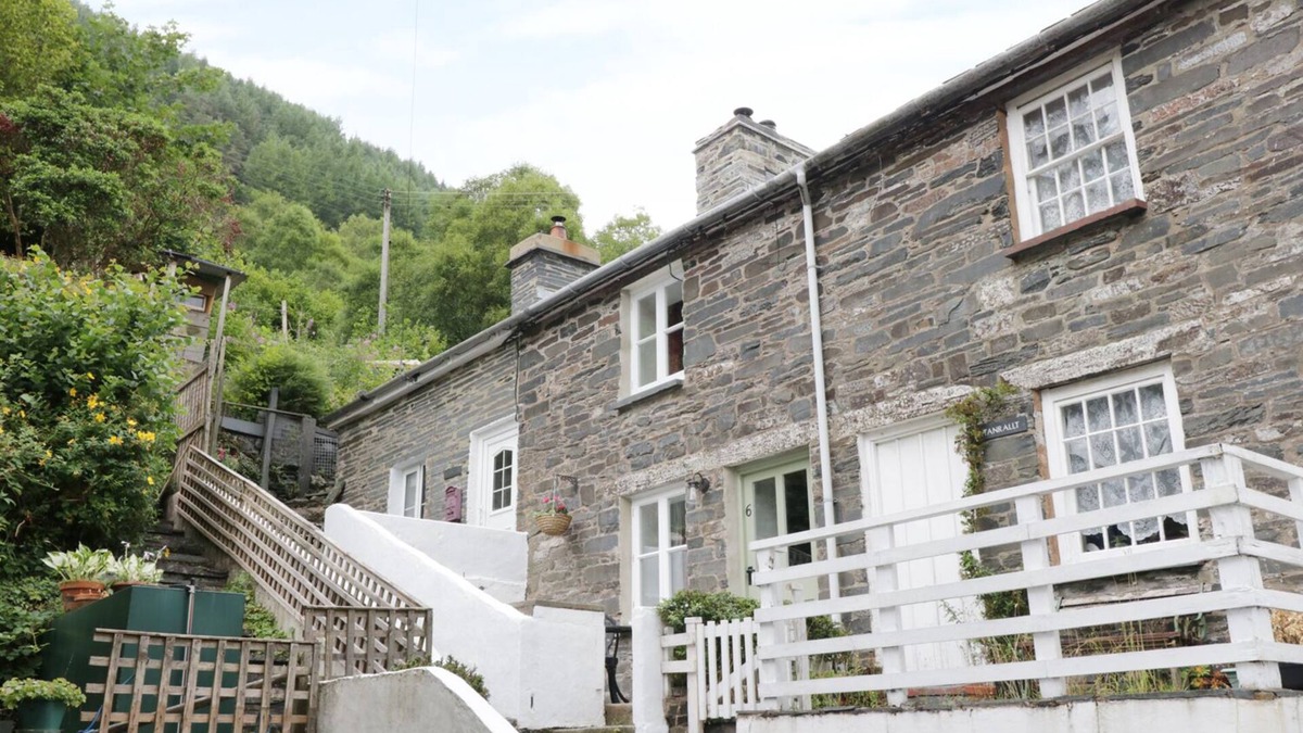 Corris Cottage | TANRALLT, romantic, character holiday cottage in Corris