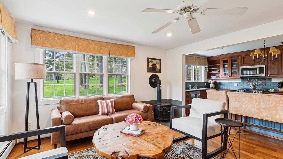 Stowe House | Tansy Hill Farm Guest House: 1br+ with deck & pond