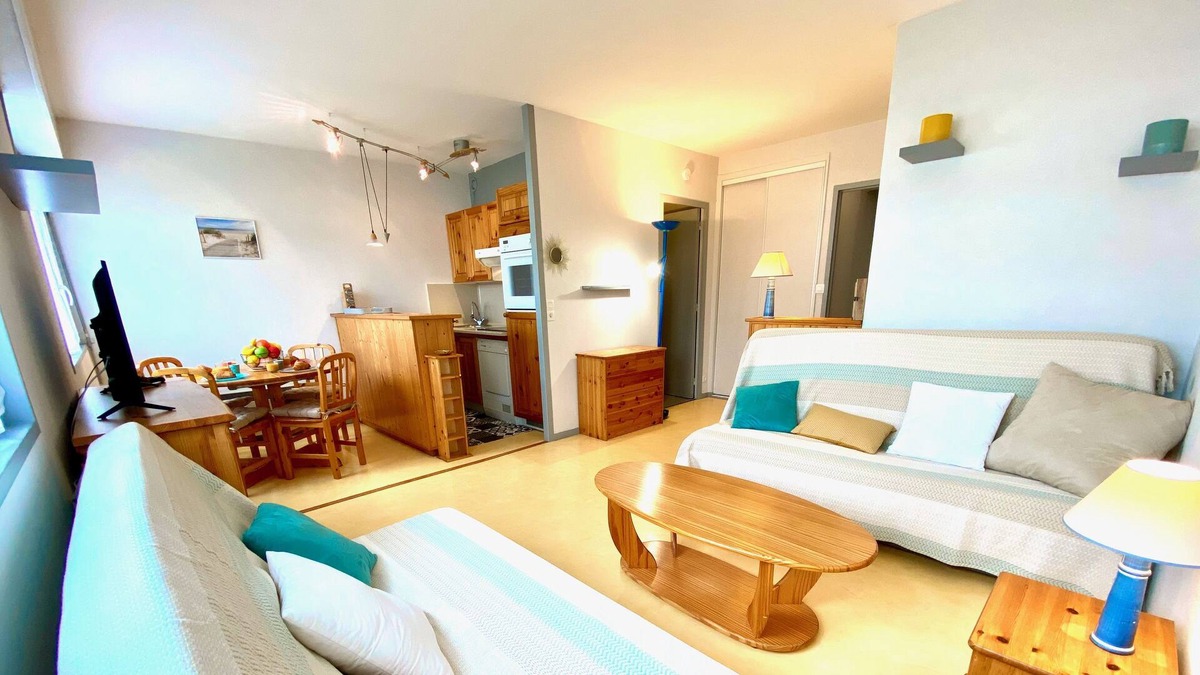 Courseulles-sur-Mer Apartment | Taphao YourHostHelper